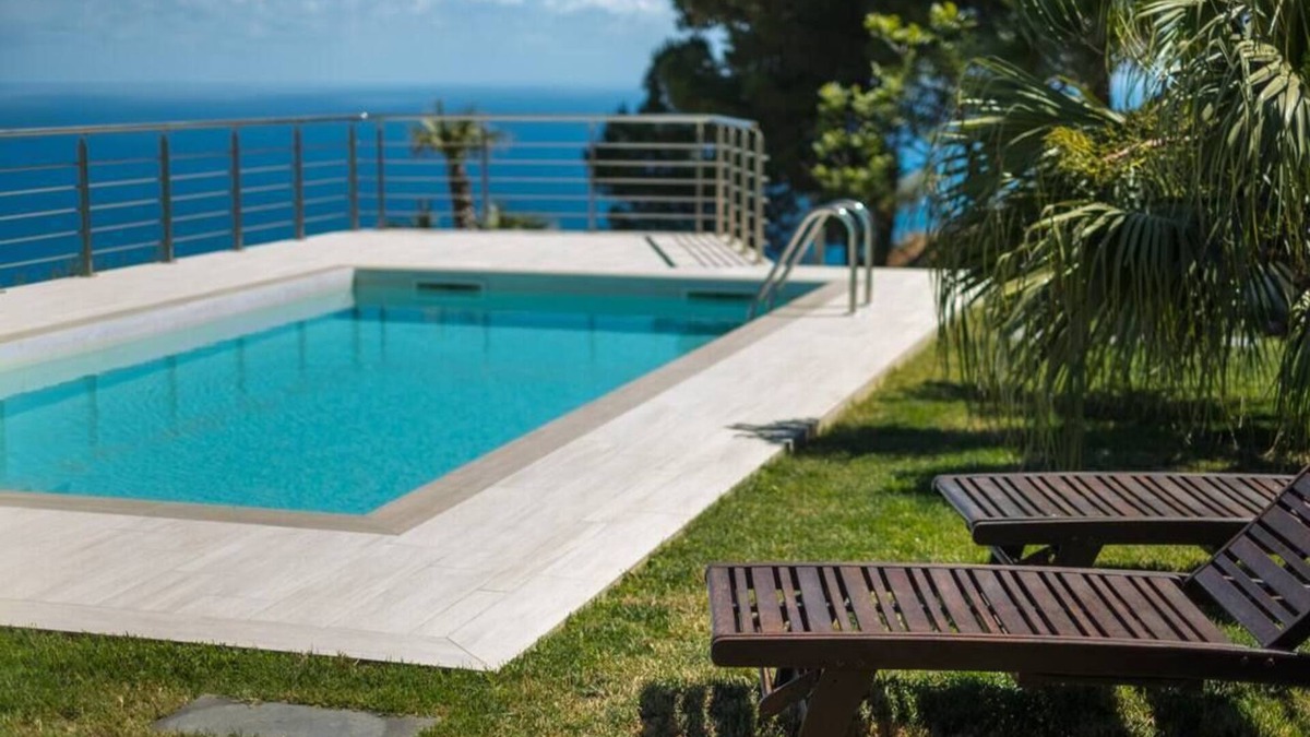 Santo Stefano di Camastra Villa | Villa Niccolò with an enchanting swimming pool overlooking the sea, in the land of Sicilian ceramics