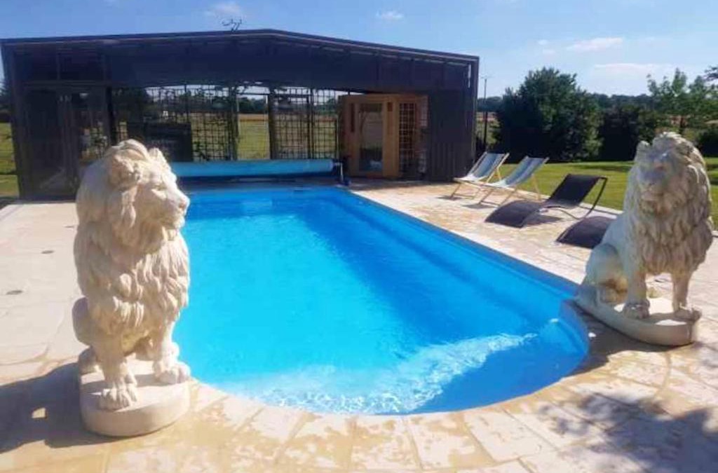 Saint-Clair-d'Arcey Villa | Villa élégante à Saint Clair-d'Arcey avec piscine privée
