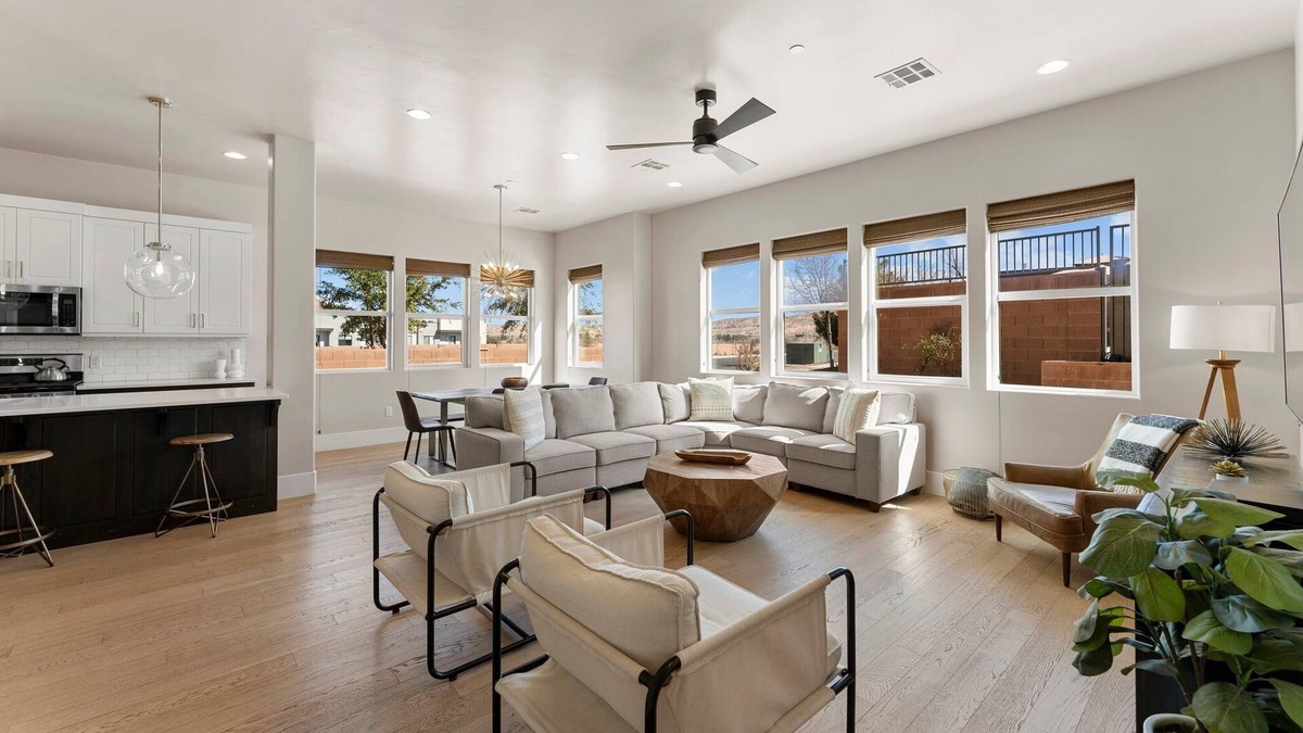 Bloomington Condo | Villa #01 at Bloomington Country Club: Pool, Golf, Restaurant