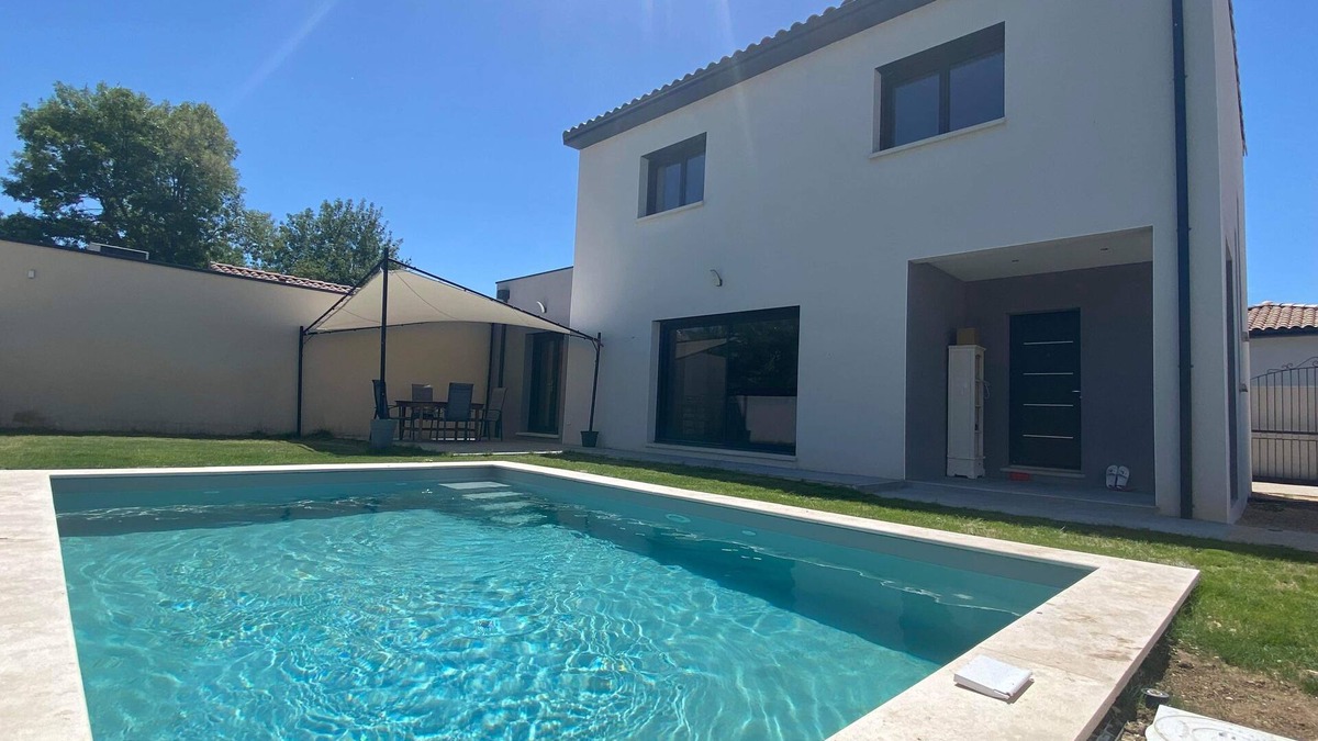 Camaret-sur-Aigues House | VILLA 130 m², swimming pool, garage in Provence