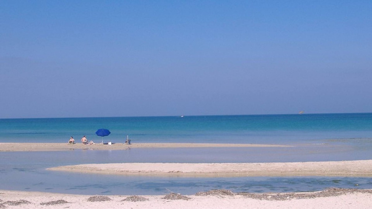 Torre Chianca Villa | VILLA 18 SLEEPS ONLY 100MT FROM THE SAND OF SAND