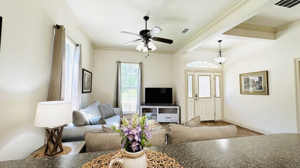 Pine Grove Apartment | Villa 2, spacious townhouse in Tickfaw, LA