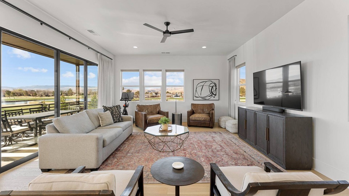 Bloomington Condo | Villa #20 at Bloomington Country Club: Pool, Golf, Restaurant