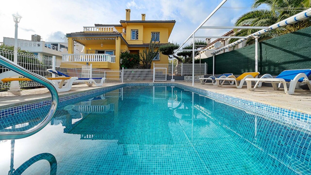 L'Ampolla Villa | VILLA 200 MTS FROM THE SANDY BEACH + 5 BEDROOMS (WITH AIR C.) + PRIVATE POOL