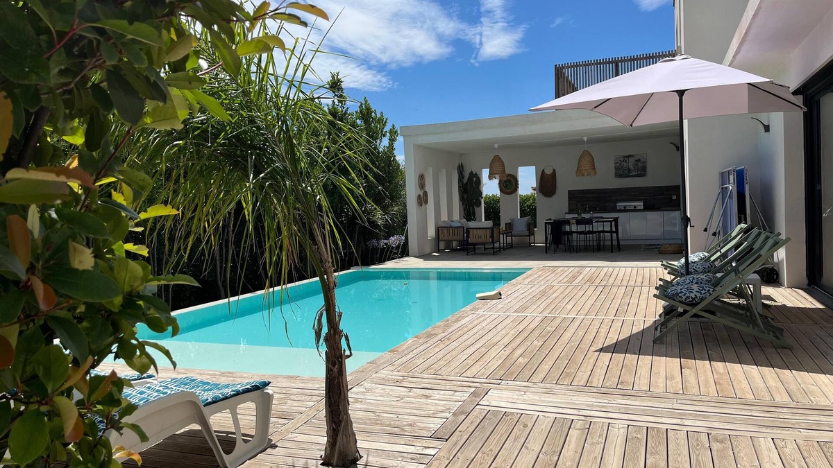 Aubais Villa | Villa 240 M2 located between the Camargue and its Mediterranean beaches