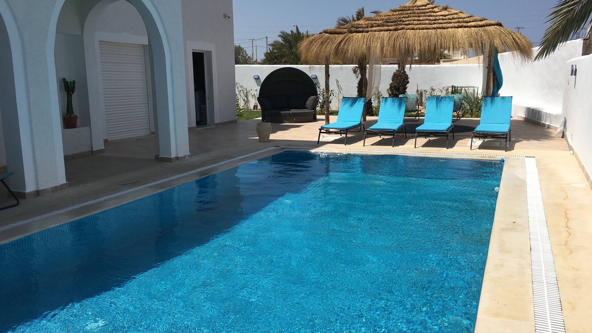 Aghir Villa | Villa 250 m2 470 m from the beach - swimming pool - jacuzzi - located Djerba