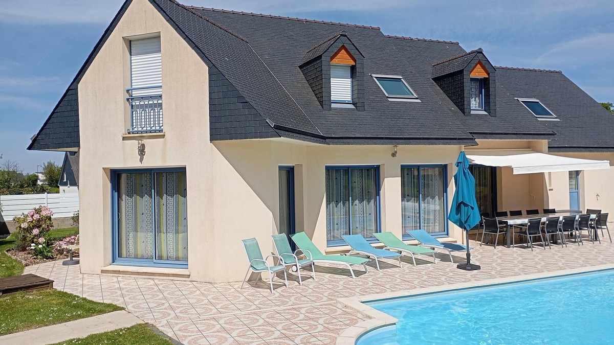 Saint-Yvi Villa | Villa 270 m2, 5 stars, 6 bedrooms, pool - handicapped accessible, 8 km sea