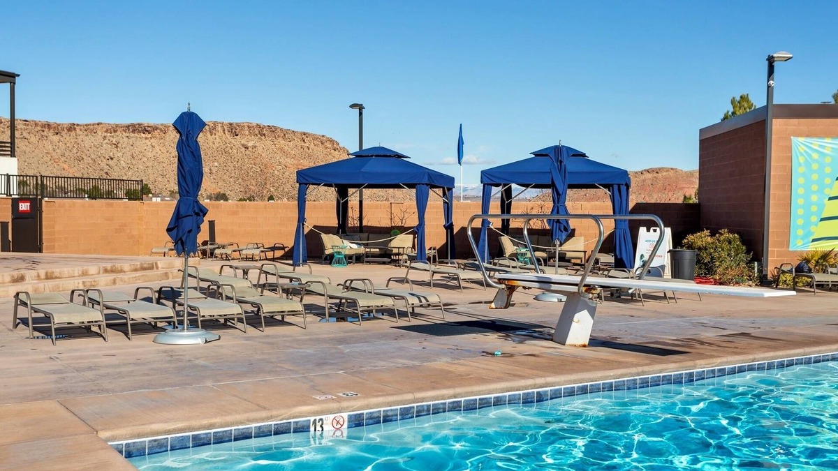 Bloomington Condo | Villa #31 At Bloomington Country Club 3 Bedroom Condo by RedAwning