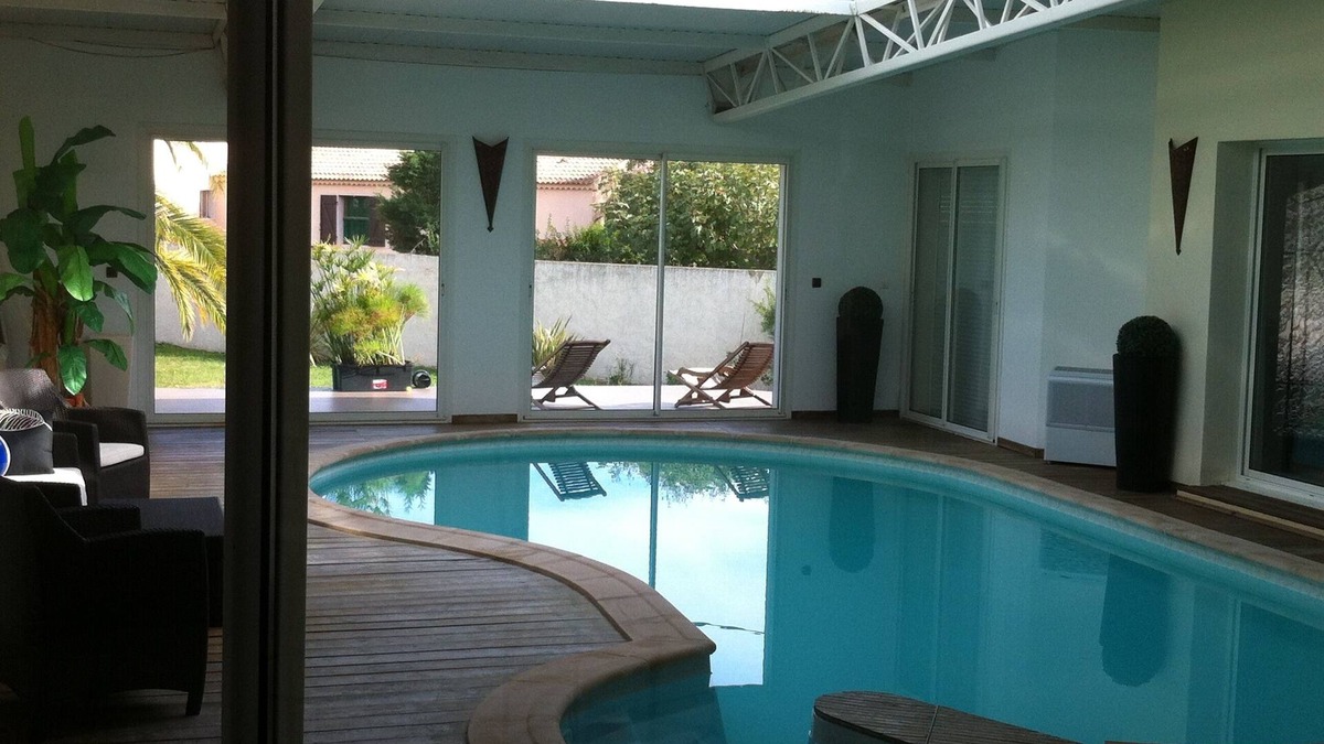 Ghisonaccia Villa | VILLA 380M2 LAND 2700m2 - HEATED INDOOR POOL - QUIET