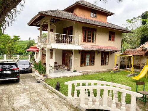 Cicurug Villa | Villa 3F cimelati