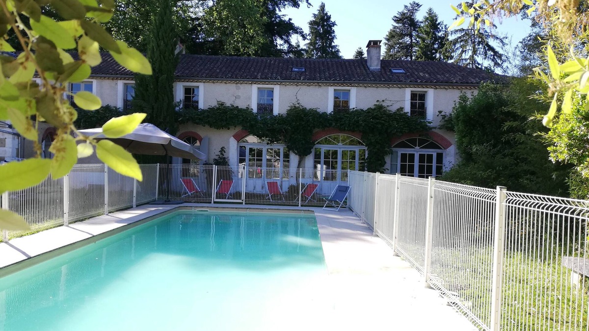 Montbron Villa | Villa 4 Avec Vue, Piscine et Parc de Château