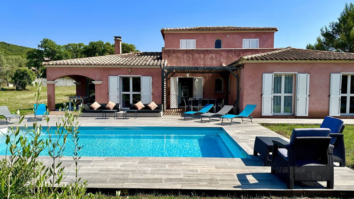 Porto-Vecchio Villa | VILLA 5 rooms air-conditioned 10 pers Swimming pool 15 mn Santa Giulia and Palombaggia