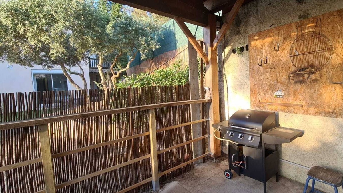 Auriol Villa | Villa 6 Personnes en Provence Avec Jacuzzi