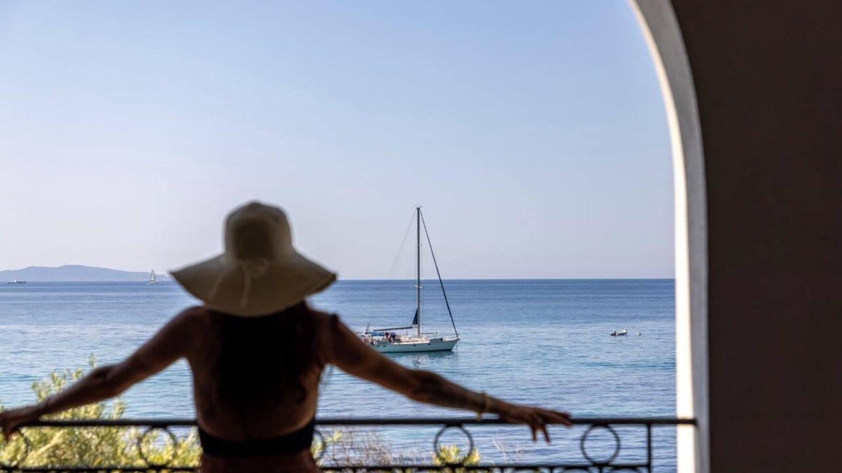 Ajaccio Villa | Villa 8 bedrooms, front of sea, heated pool