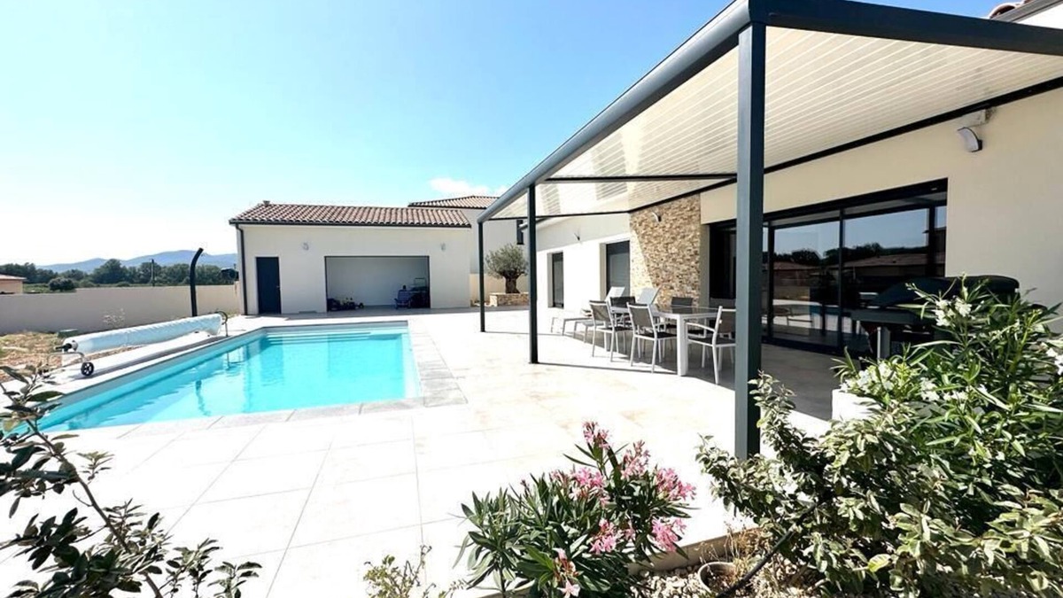 Cessenon-sur-Orb Villa | Villa 8 People Swimming Pool Pétanque BBQ