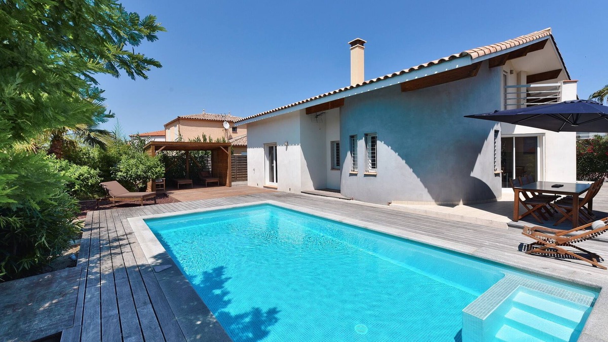 Saint-Cyprien Plage Villa | VILLA 9 pers 500 m from the SEA - HEATED SWIMMING POOL - Teck Terrace - QUIET AREA