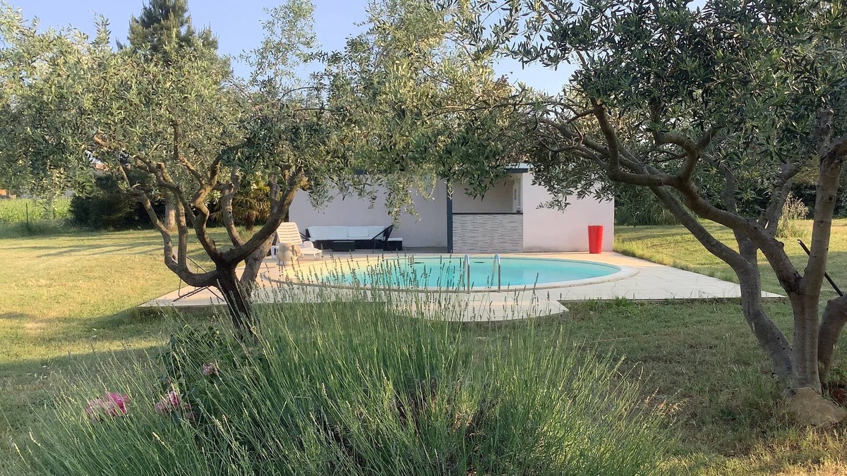 Saint-Paulet-de-Caisson House | Villa Avec Piscine au Cœur de la Provence