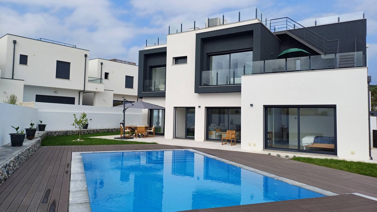 Salir do Porto Villa | Villa Agapanthus, a comfortable 4 bedroom home by the sea.