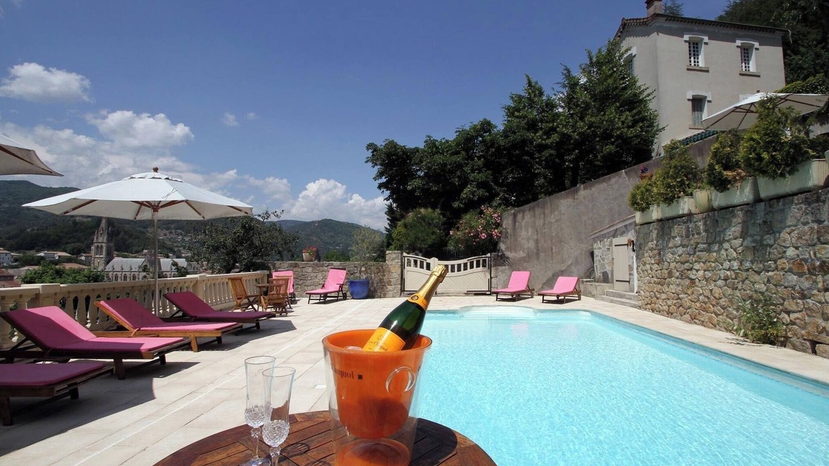 Vals-les-Bains House | VILLA AIMEE LUXURY APARTMENTS WITH HEATED POOL