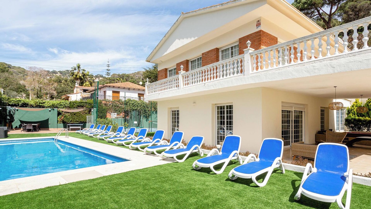 Lloret de Mar Villa | Villa "Ainara Luxury" with Mountain View, Private Pool & Wi-Fi