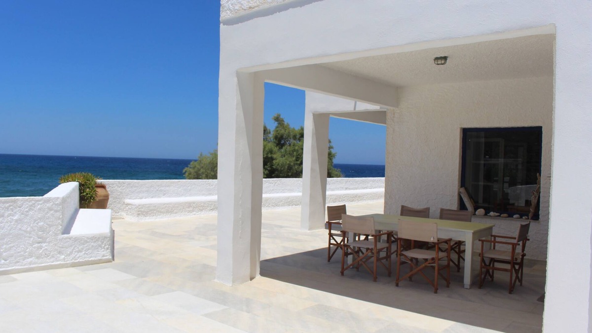 Naxos Villa | Villa Akrotiri – A Star Watcher on the beach