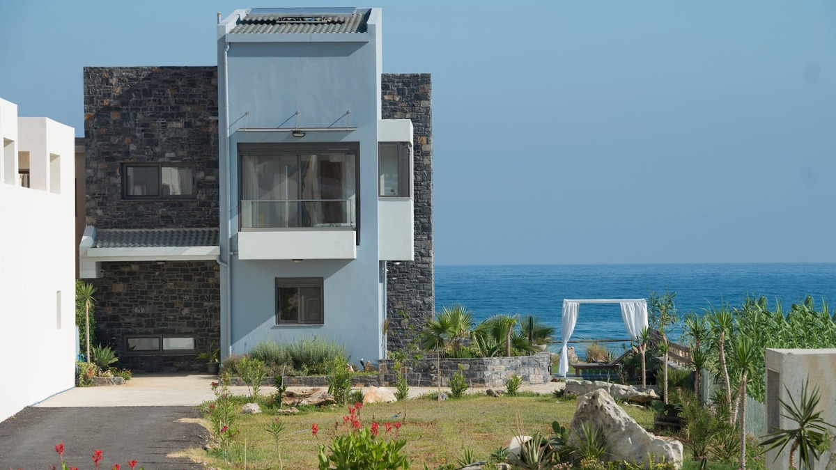Adelianos Kampos Villa | Villa al Mare. By the beach with private sunbeds and sunshades!