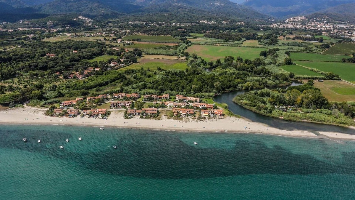 Taglio-Isolaccio Villa | Villa along the beach (second line)