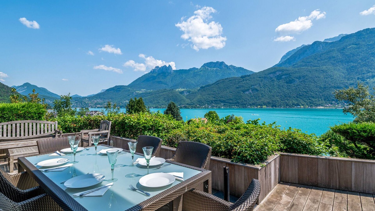 Bredannaz Ski Chalet | Villa Alpina - Welkeys