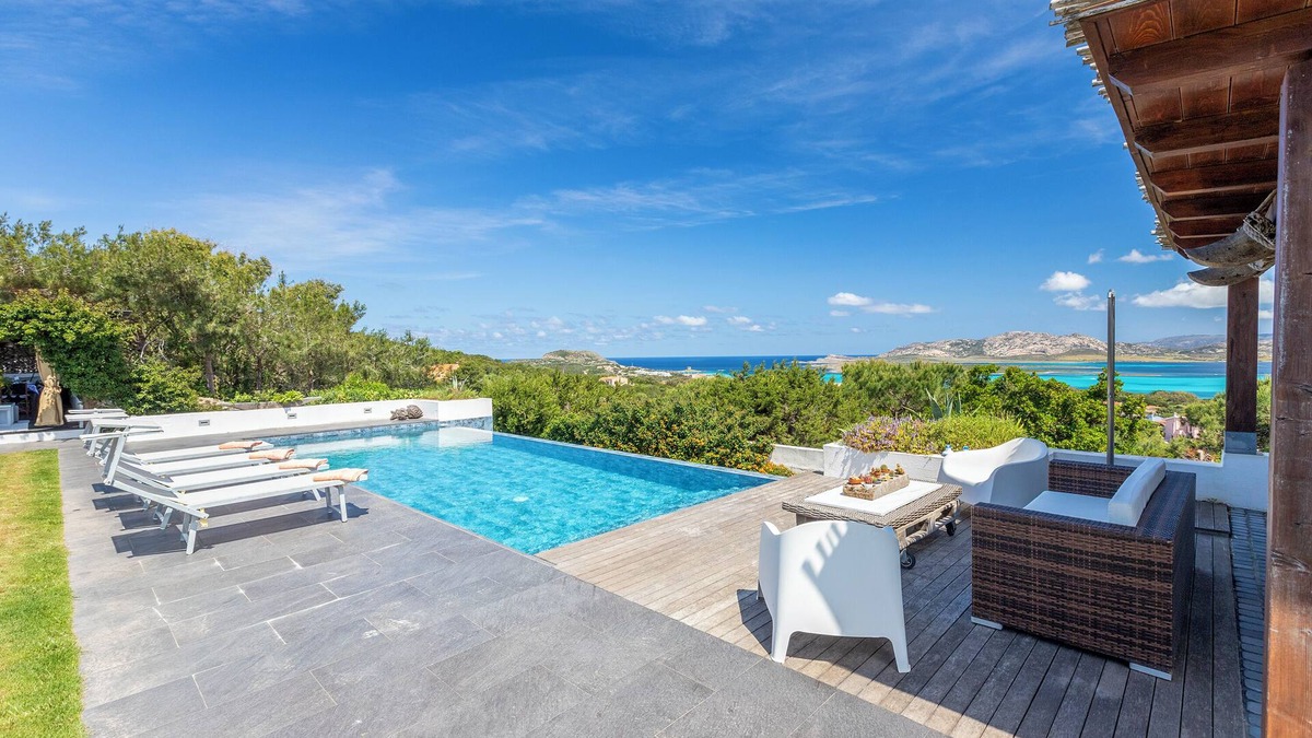 Stintino Villa | Villa 'Altxor' with Sea View, Wi-Fi and Air Conditioning