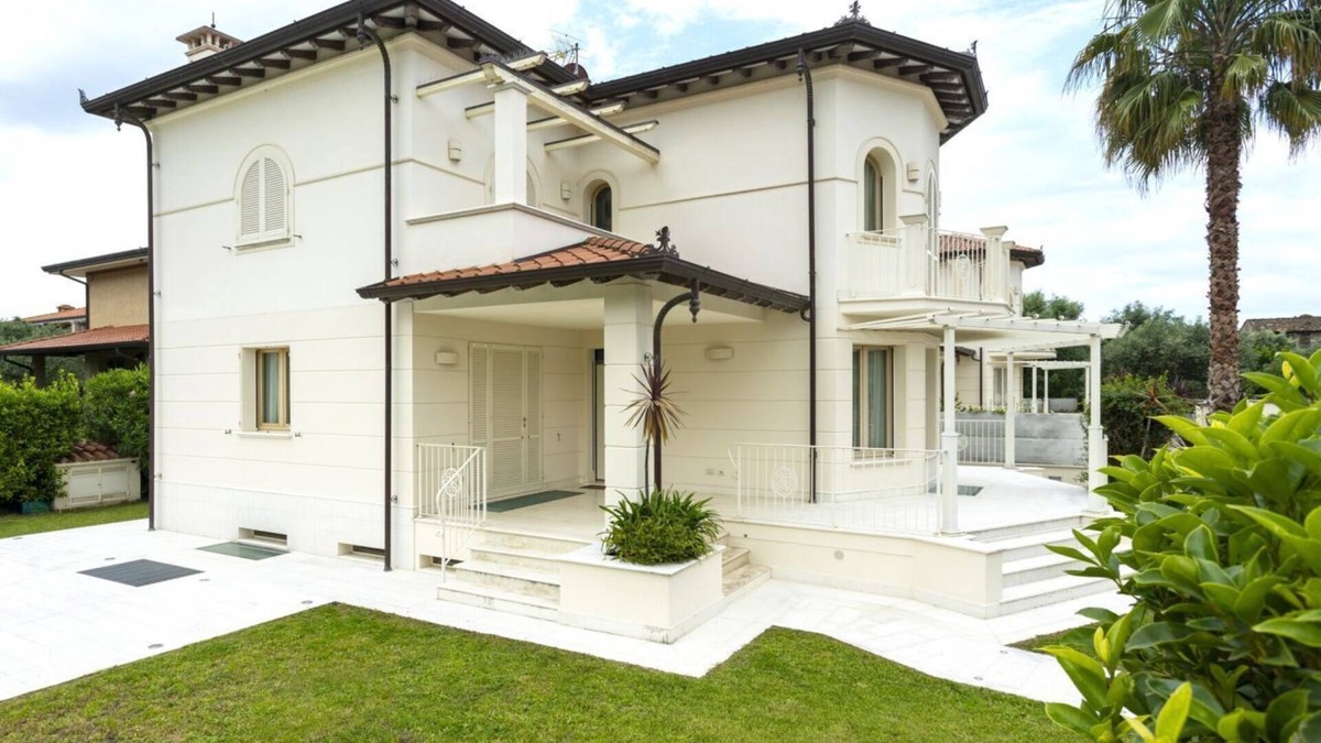 Querceta Villa | Villa Amanda By MMega