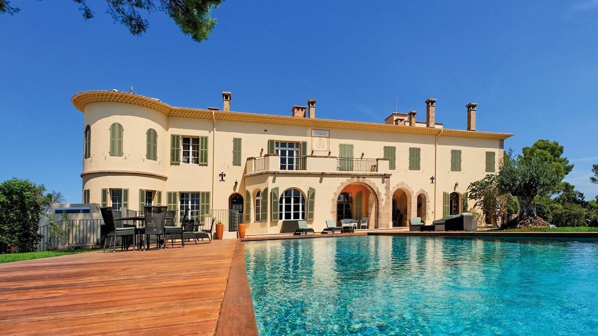 Saint-Raphael Villa | Villa Amalie - Fifteen Bedroom Villa, Sleeps 34