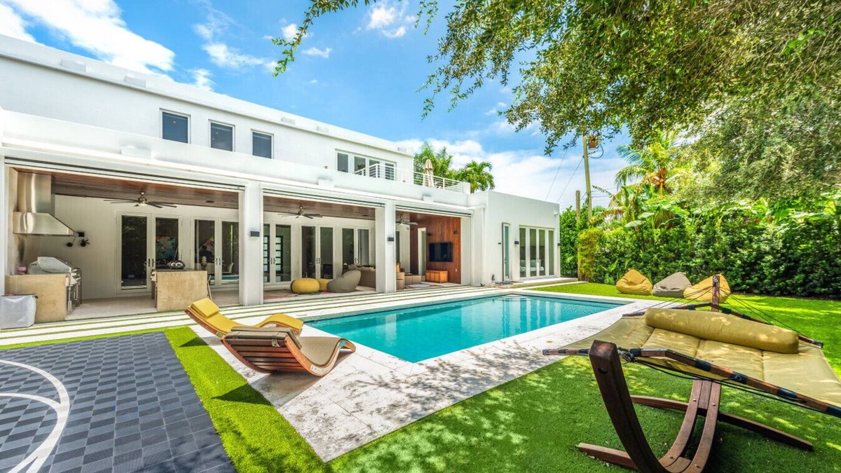 Coral Gables Apartment | Villa Amani-Modern 7BR Villa w/Basketball Court & Gym