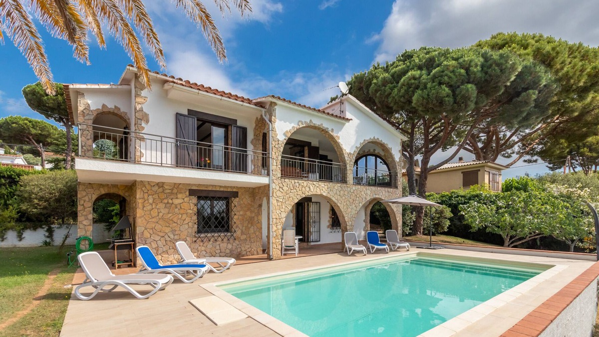 El Vilar d'Aro Villa | "Villa Amistad" with Mountain View, Private Pool & Wi-Fi