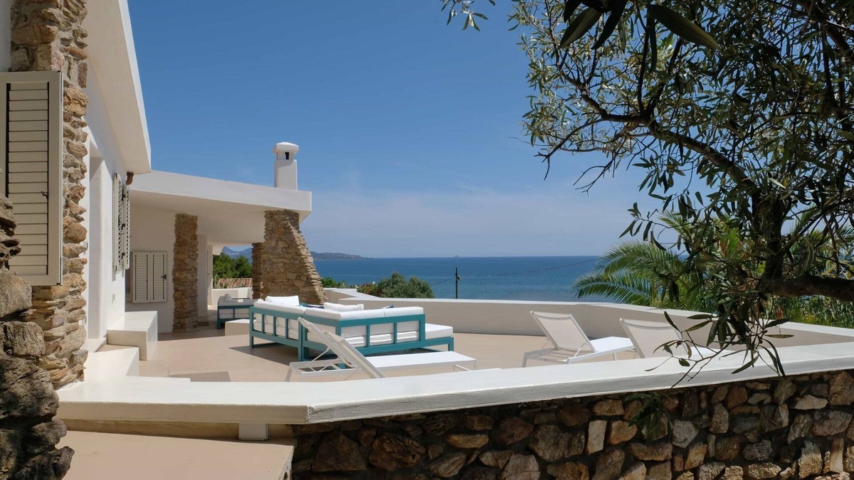 San Teodoro City Centre Villa | Villa Amoreddu with rooftop Jacuzzi and private beach