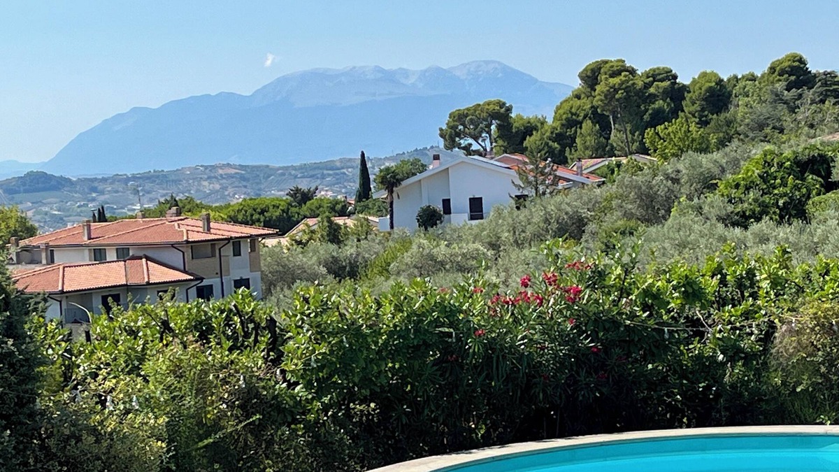 San Martino Bassa Villa | Villa Amyra, your view to dream stay in the beautiful Abruzzo region.