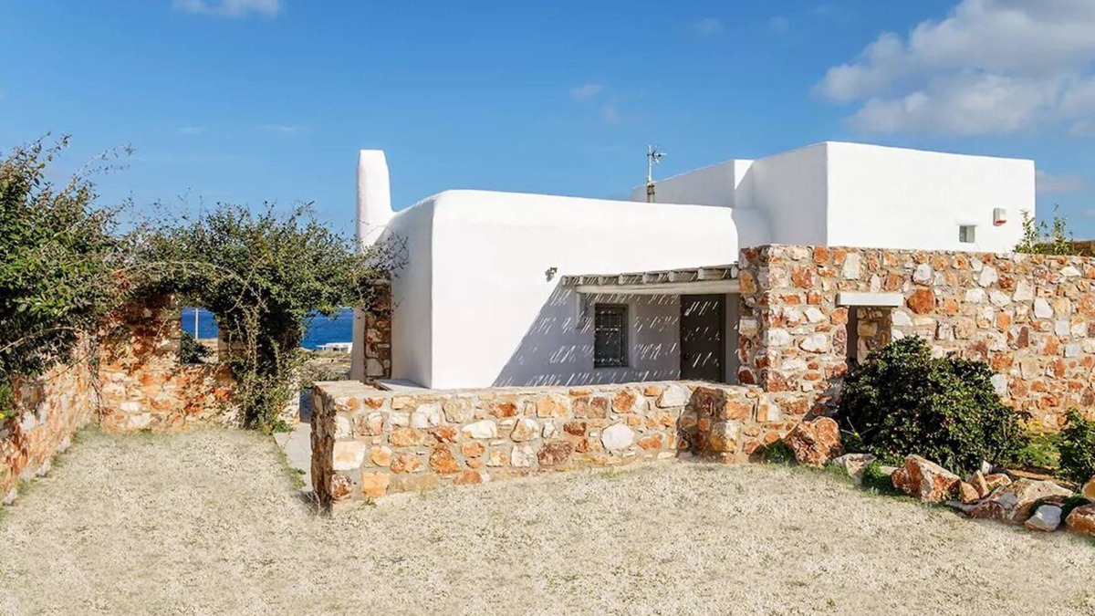 Parikia Villa | Villa Anemos I - Sunset and sea view villa, 300m from Parasporos beach.