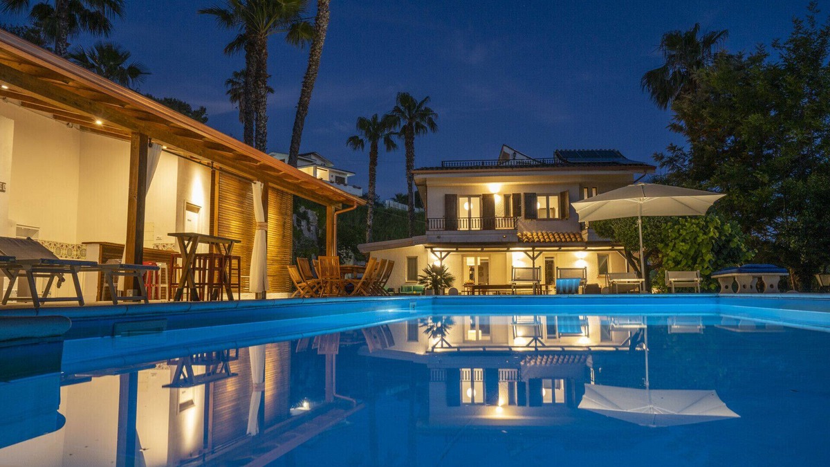 Santa Maria Villa | Villa Anna, for 10/13 people, with private pool and near the beach