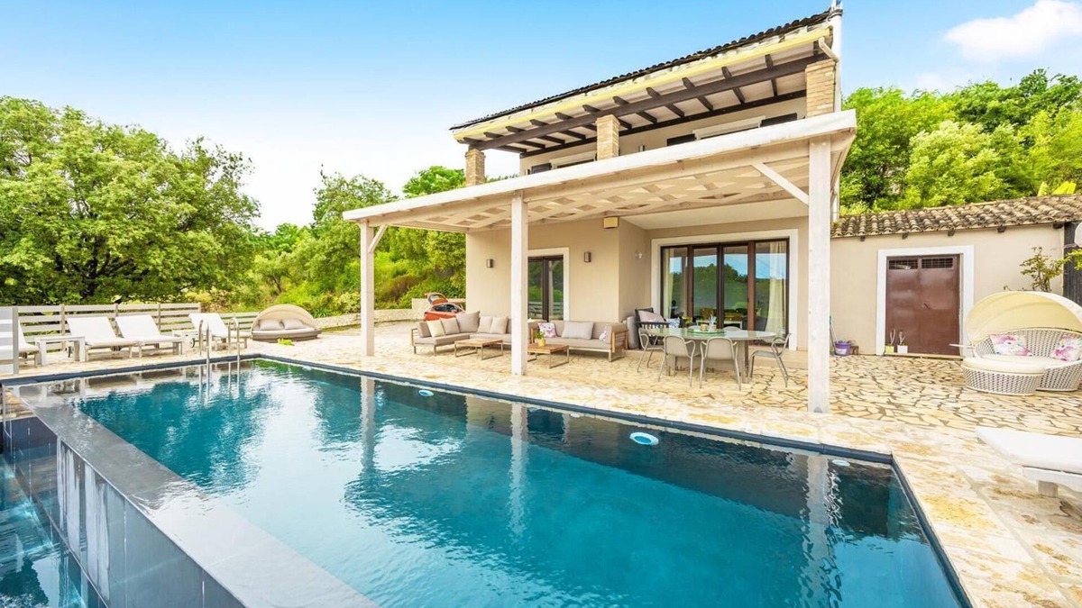 Peroulion Villa | Villa Antinoti - Three Bedroom Villa, Sleeps 7