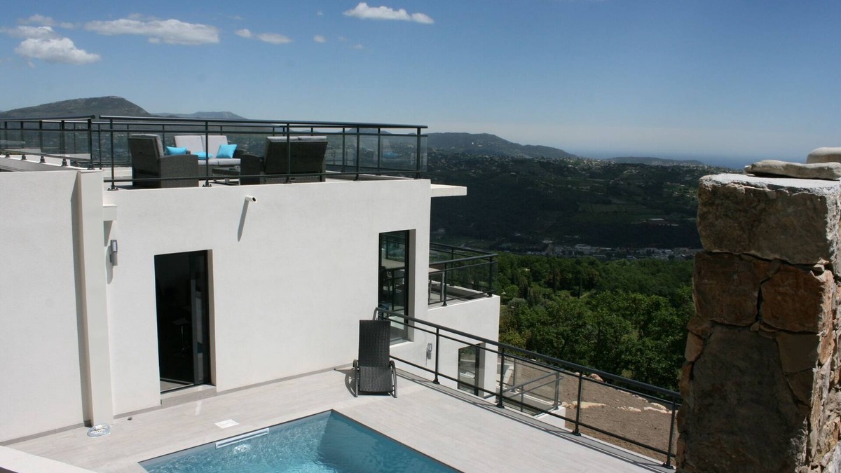 Saint-Jeannet Apartment | Villa Apartments, private garden and pool, sea view