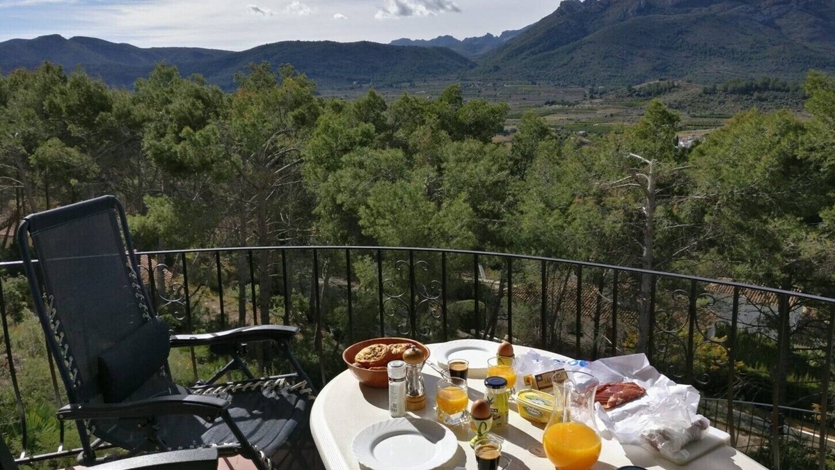 Alcalali Villa | Villa Arbolada - beach, bike, hike. Enjoy the calm between the pines.