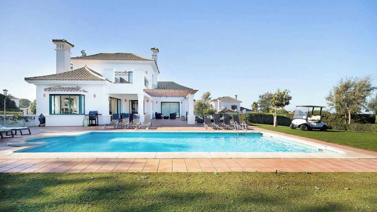 Arcos de la Frontera Villa | Villa "Arcos golf Jacaranda 5 dormitorios" with Mountain View, Pool & Wi-Fi