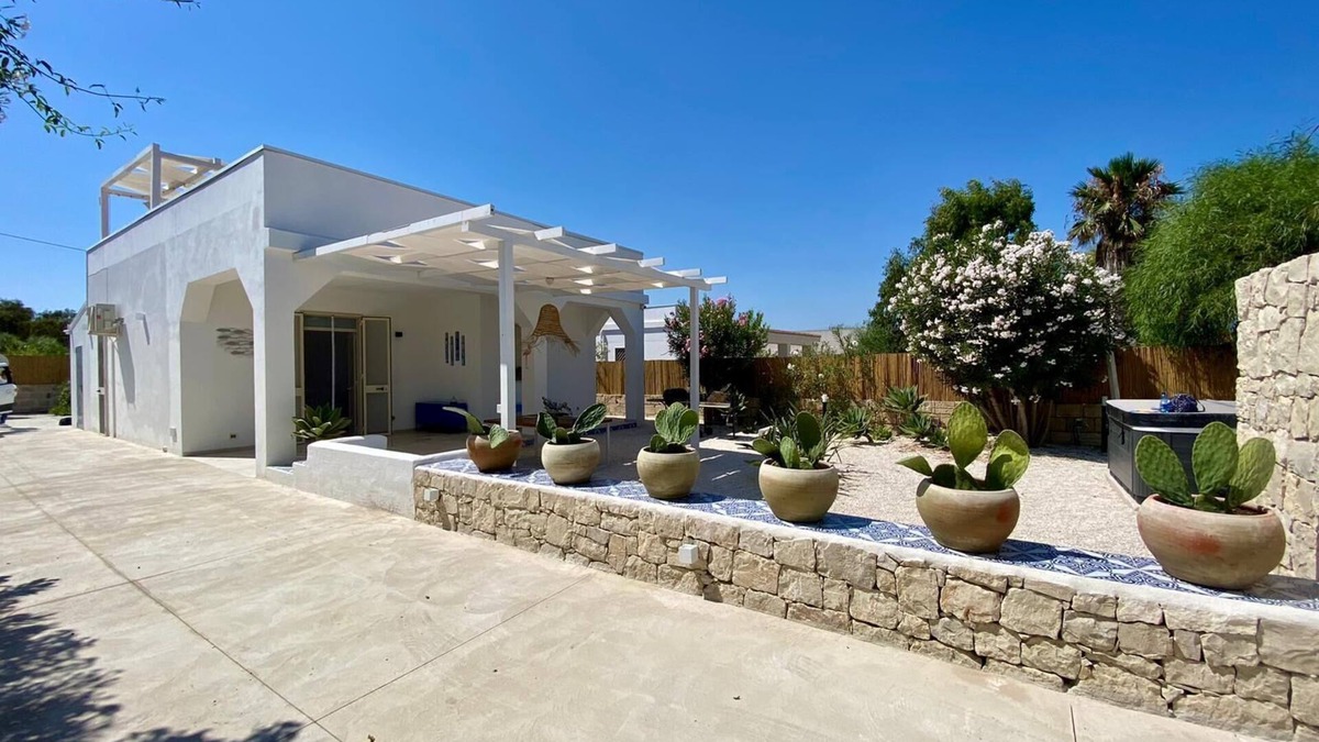 Pachino House | Villa Aroi just a stone's throw from the sea!