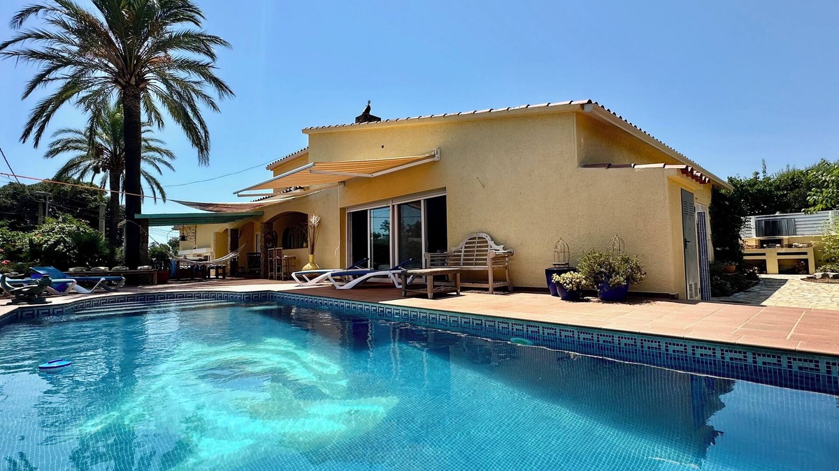 El Mas Bosca Villa | Villa Arte – Artistic Retreat with Pool & Garden in the Bay of Rosas