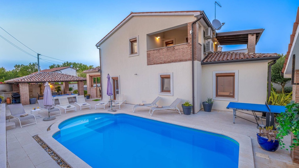 Vrznaveri Villa | Villa Artist near Porec