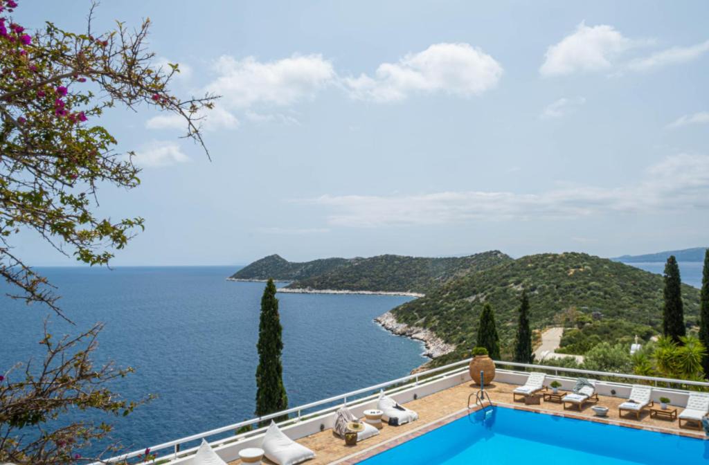Marathon Villa | Villa Artisti Marathon