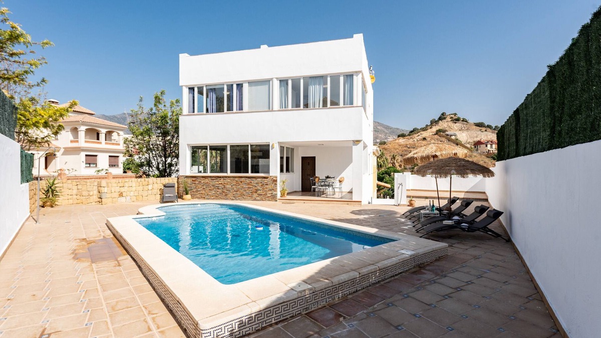 Torrequebrada Villa | Villa 'Asuncion Benalmadena Costa' with Mountain View, Wi-Fi and Air Conditioning