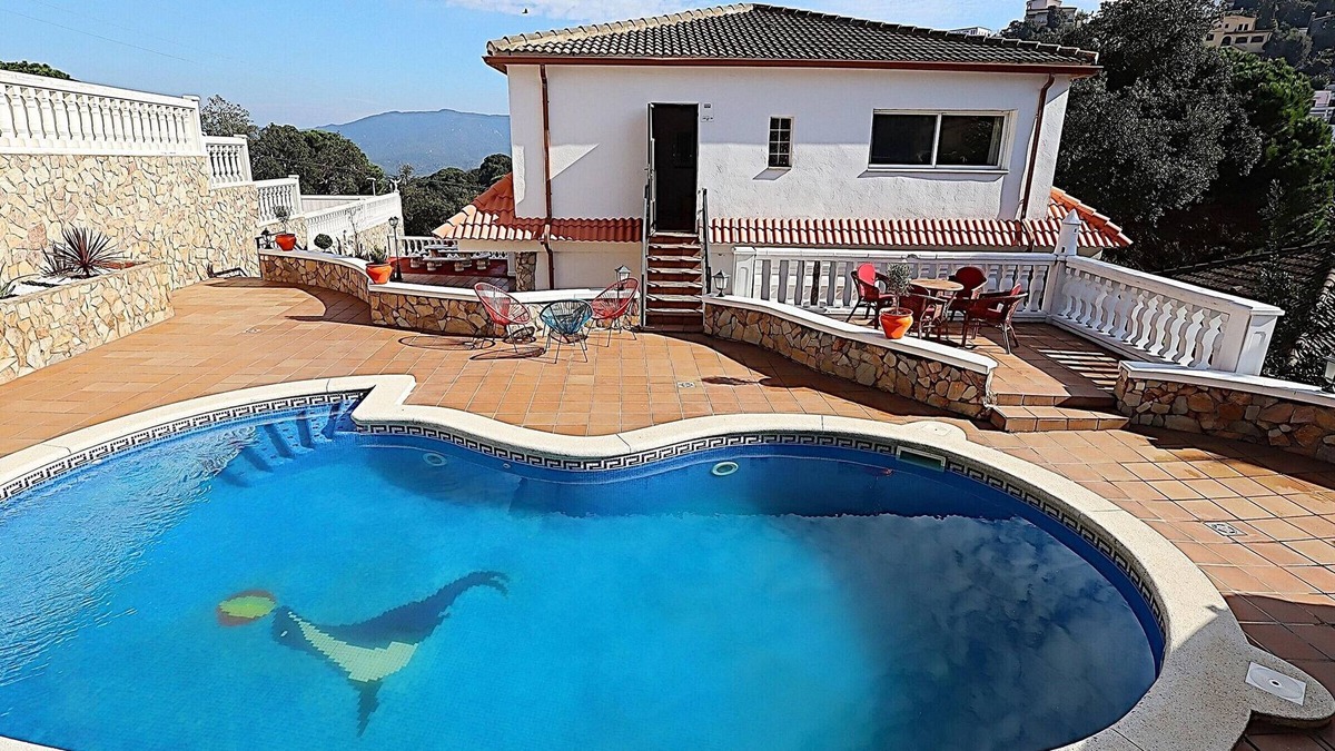Lloret de Mar House | Villa Atenea-vistas a la montaña , piscina privada, capacidad 12 personas