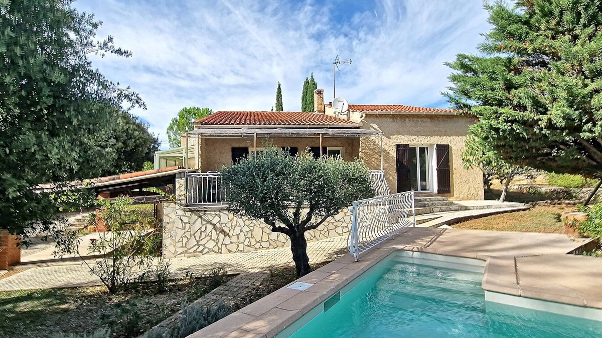 Sillans-la Cascade Villa | Villa au Calme Proche du Village