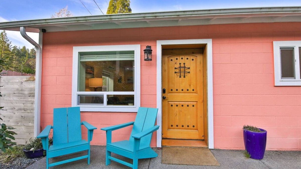 Crescent City House | Villa Au Contraire -luxury within steps to Jedediah Smith Park and Smith River