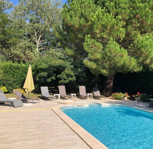 Saint-Trojan-les-Bains Villa | Villa avec Piscine chauffée et parc arboré située à 100 m de la Plage et Forêt sans vis à vis